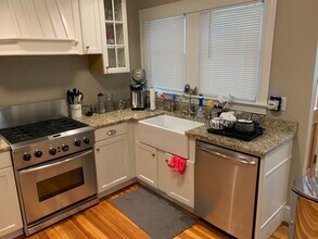 115 Eastbourne Rd in Newton, MA - Foto de edificio - Building Photo