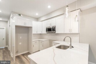 2040 N 19th St in Philadelphia, PA - Building Photo - Building Photo