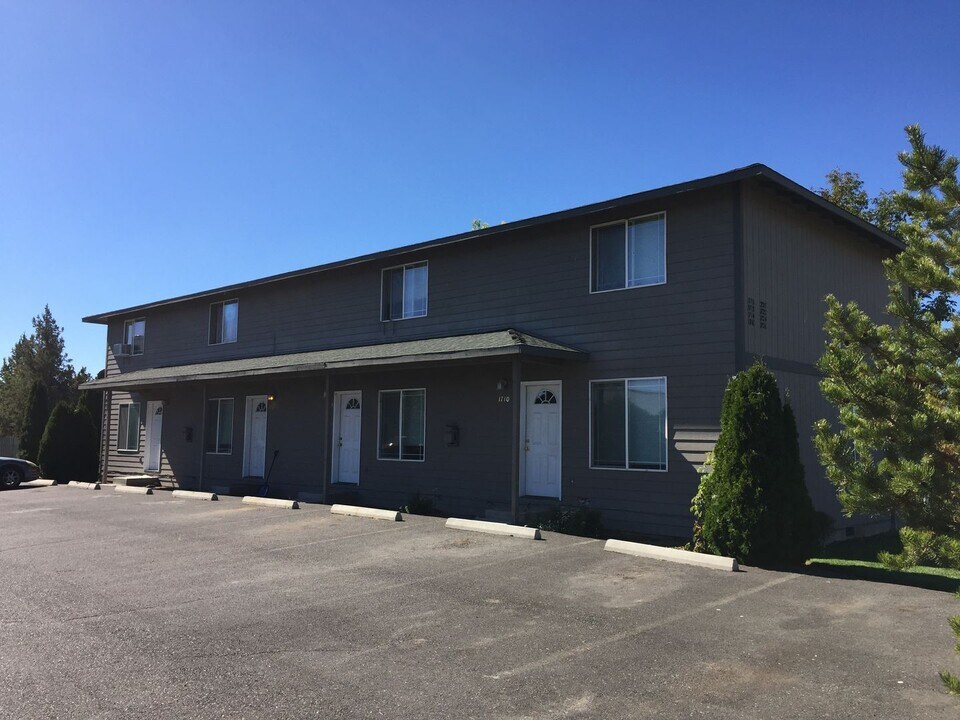 1726 SW Juniper Ave in Redmond, OR - Building Photo