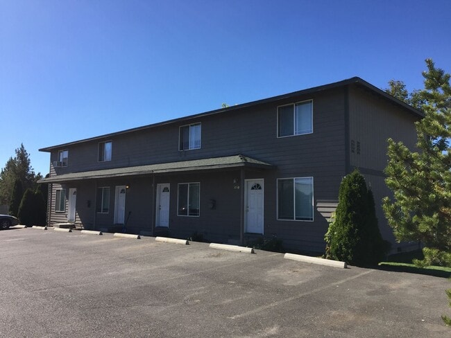 property at 1726 SW Juniper Ave