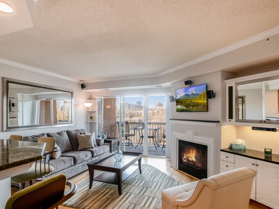3101 N Hampton Dr, Unit 1009 in Alexandria, VA - Foto de edificio