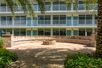 West Bay Village in Kissimmee, FL - Foto de edificio - Building Photo