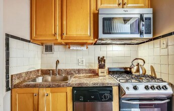 1121 Arlington Blvd, Unit 141 in Arlington, VA - Building Photo - Building Photo