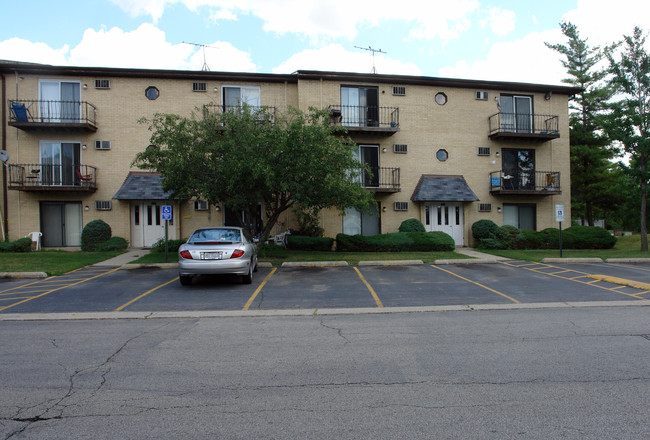 Whispering Winds in Arlington Heights, IL - Foto de edificio - Building Photo