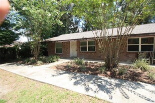 6101 SE Foss Rd in Belleview, FL - Building Photo