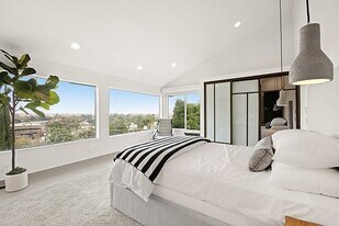 11354 Sunshine Ter in Studio City, CA - Building Photo