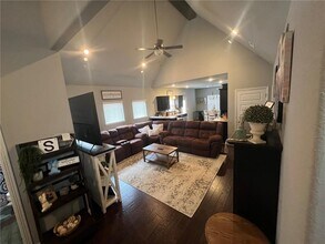 3201 SW Stoneway Ave in Bentonville, AR - Foto de edificio - Building Photo