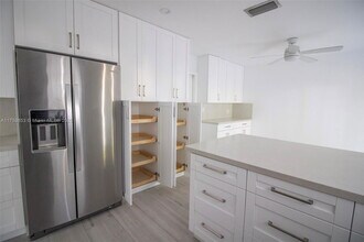 4844 Grapevine Wy in Davie, FL - Building Photo - Building Photo