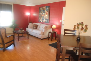 Highland Hill South Apartments in Mankato, MN - Building Photo