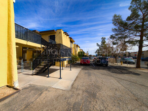 4256 Zavala St in Las Vegas, NV - Building Photo - Building Photo