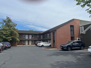 2201 Princess Anne St, Unit 2201-110 in Fredericksburg, VA - Building Photo - Building Photo