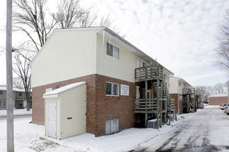 Hecker Creek Apartments in Davenport, IA - Foto de edificio - Building Photo