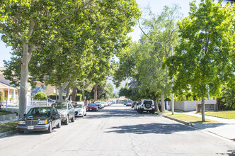 247-249 W Linden Ave in Burbank, CA - Building Photo - Building Photo