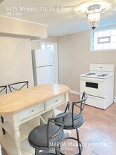 5435 Wyandotte St E in Windsor, ON - Building Photo - Building Photo