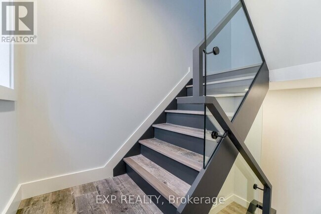 5 Brendwin Rd in Toronto, ON - Building Photo - Building Photo