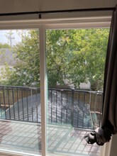 2106 Stonewall St, Unit 2B in Greenville, TX - Foto de edificio - Building Photo