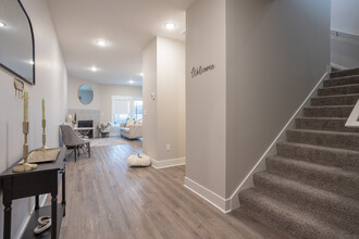 Eden Forest Townhomes in Grand Rapids, MI - Foto de edificio - Interior Photo