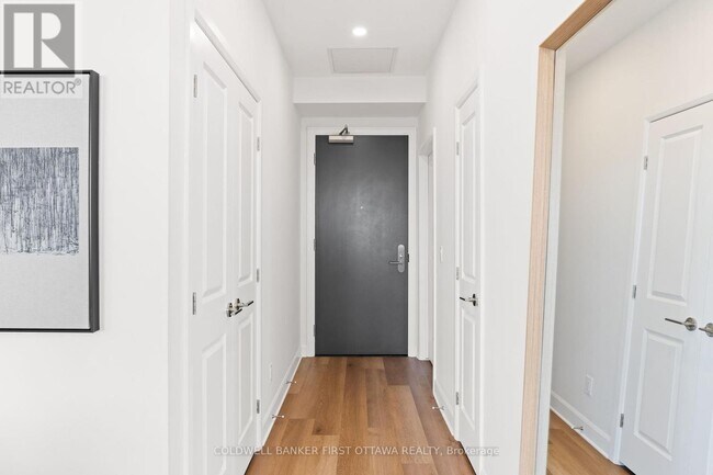 530-530 Pimiwidon St in Ottawa, ON - Building Photo - Building Photo