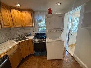 319 Bennington St, Unit 1a in Boston, MA - Foto de edificio - Building Photo