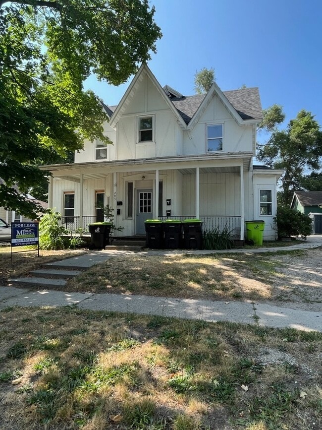 property at 305 E Grove St