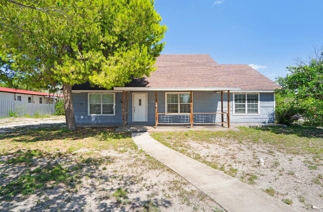 201 Edward St in Del Rio, TX - Building Photo - Building Photo