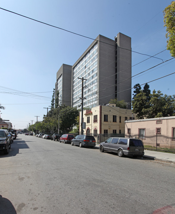 Union Ferraro Towers in Los Angeles, CA - Foto de edificio