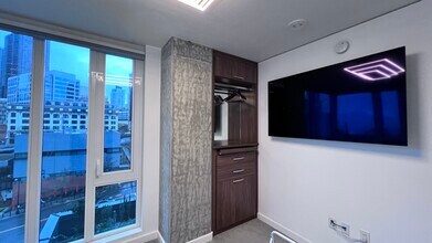450 S Main St, Unit 801 in Seattle, WA - Building Photo - Building Photo