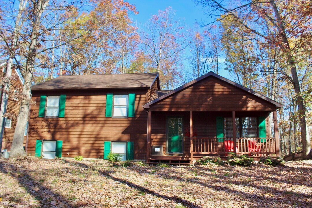 206 Pleasant Ln in McGaheysville, VA - Building Photo