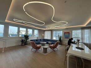 125 Albert St in Port Moody, BC - Building Photo - Building Photo