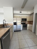 7290 NW 114th Ave in Doral, FL - Building Photo