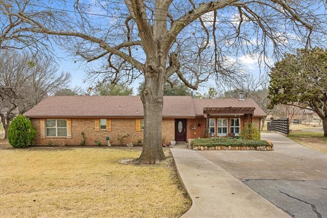 5614 Pecos Ct in Granbury, TX - Building Photo