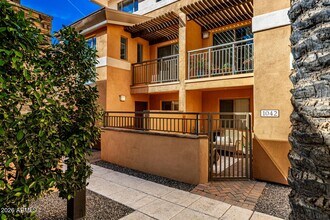 6940 E Cochise Rd in Paradise Valley, AZ - Building Photo - Building Photo