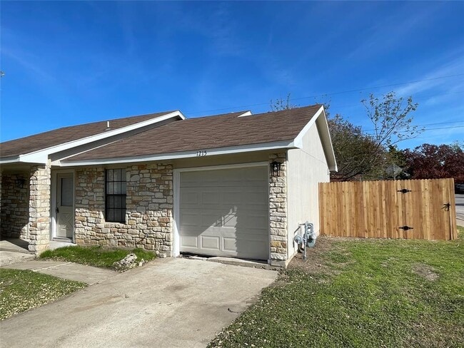 1215 Ridgemont St in Round Rock, TX - Building Photo - Building Photo