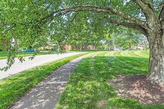 319 Blair Ct in Louisville, KY - Building Photo - Building Photo