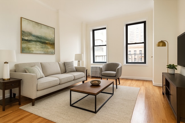 308 E 84th St, Unit 2A in New York, NY - Foto de edificio - Building Photo
