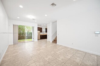 6907 Pines Cir in Coconut Creek, FL - Building Photo - Building Photo
