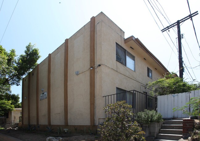 4335 Verdugo Rd in Los Angeles, CA - Foto de edificio - Building Photo