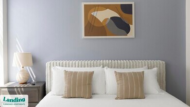 2206 Arroyo Ave, Unit 404 in Dallas, TX - Foto de edificio - Building Photo