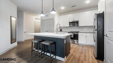 11214 N FM 620 in Austin, TX - Foto de edificio - Building Photo