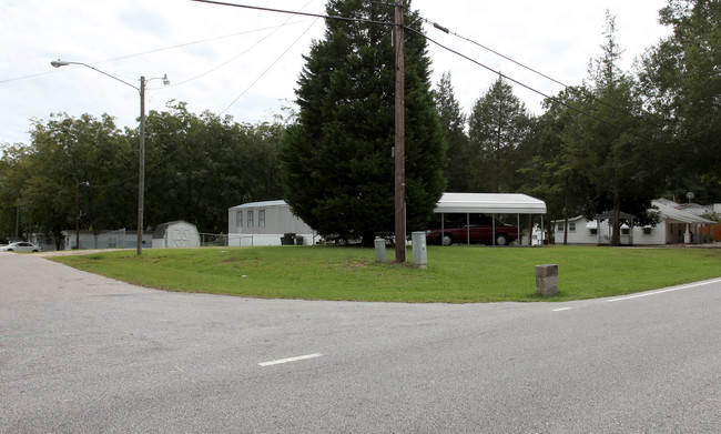 402 Pearces Rd in Zebulon, NC - Foto de edificio - Building Photo