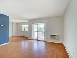 807 Eves Dr, Unit 3P in Hillsborough, NJ - Building Photo - Building Photo