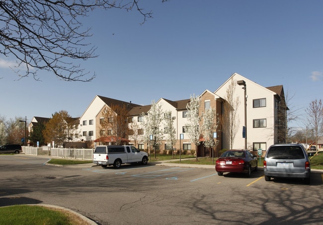 Whispering Willows Co-op in Romulus, MI - Foto de edificio - Building Photo