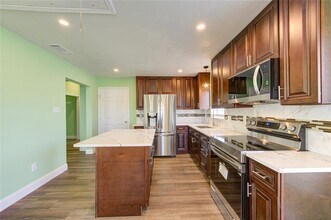 225 Pecan St in Sweeny, TX - Building Photo - Building Photo