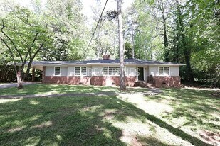 717 Ridgecrest Rd in Lagrange, GA - Building Photo