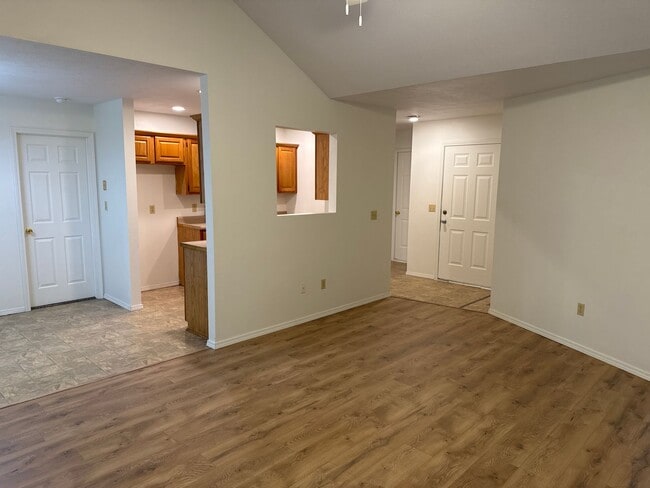 1065 S Missouri Ave in Springfield, MO - Building Photo - Building Photo