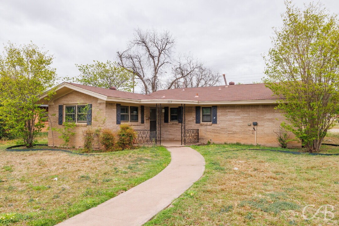 2217 S Willis St in Abilene, TX - Building Photo