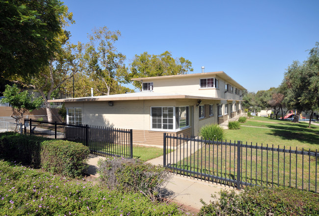 Harbor Hills in Lomita, CA - Foto de edificio - Building Photo