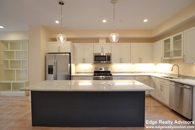 135 Tremont St, Unit 1 in Boston, MA - Foto de edificio - Building Photo