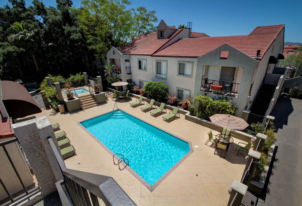 Town Center Apartments in Burbank, CA - Foto de edificio