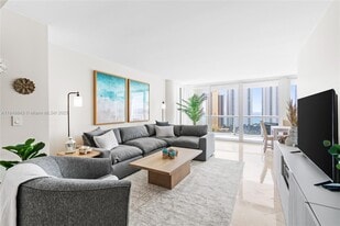 16500 Collins Ave in Sunny Isles Beach, FL - Building Photo